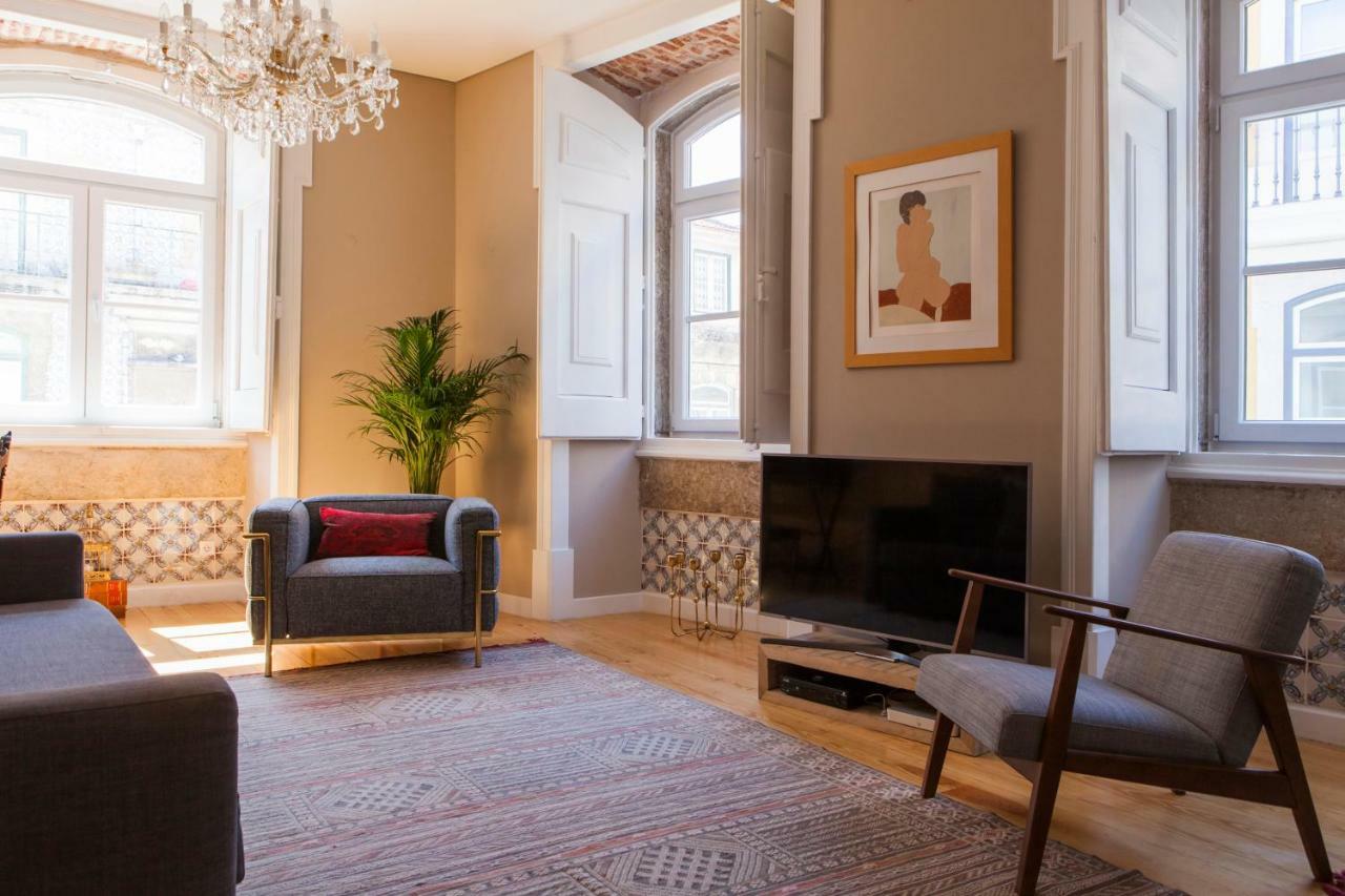 ליסבון Alfama Baixa Spacious And Bright Apartment Blends The Historic And The Contemporary 2 Bedrs & 2 Bathrs Ac 18Th Century Building מראה חיצוני תמונה