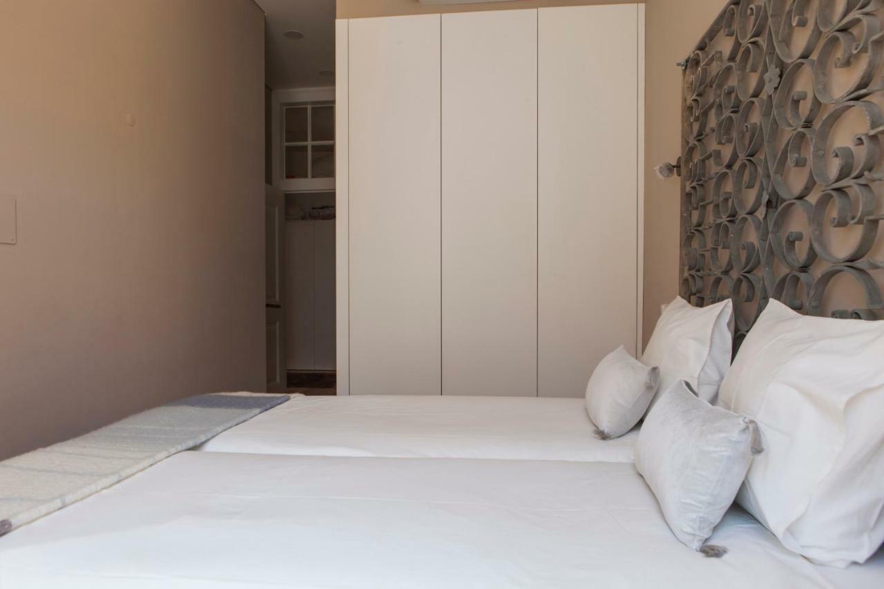 ליסבון Alfama Baixa Spacious And Bright Apartment Blends The Historic And The Contemporary 2 Bedrs & 2 Bathrs Ac 18Th Century Building מראה חיצוני תמונה